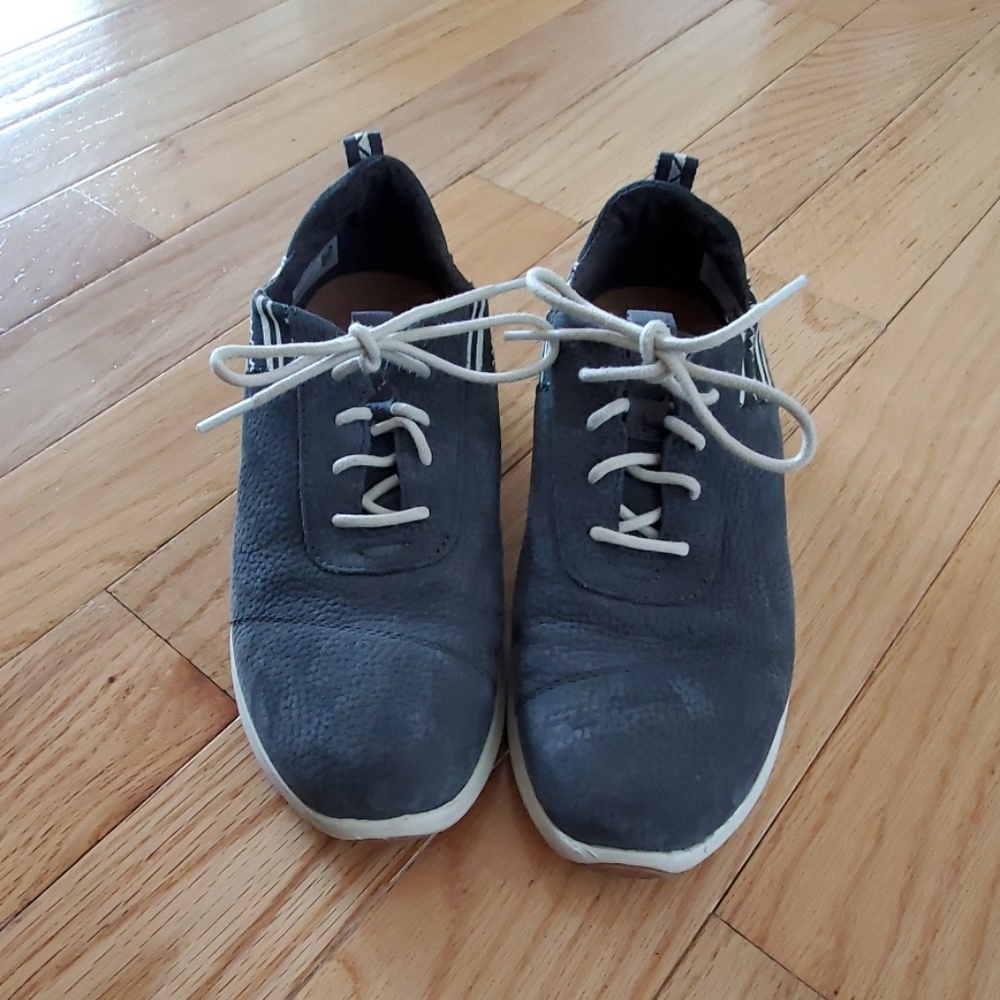 Tom's Tennis Shoes